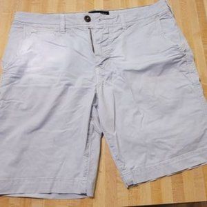 American Eagle men's classic khaki shorts size 32